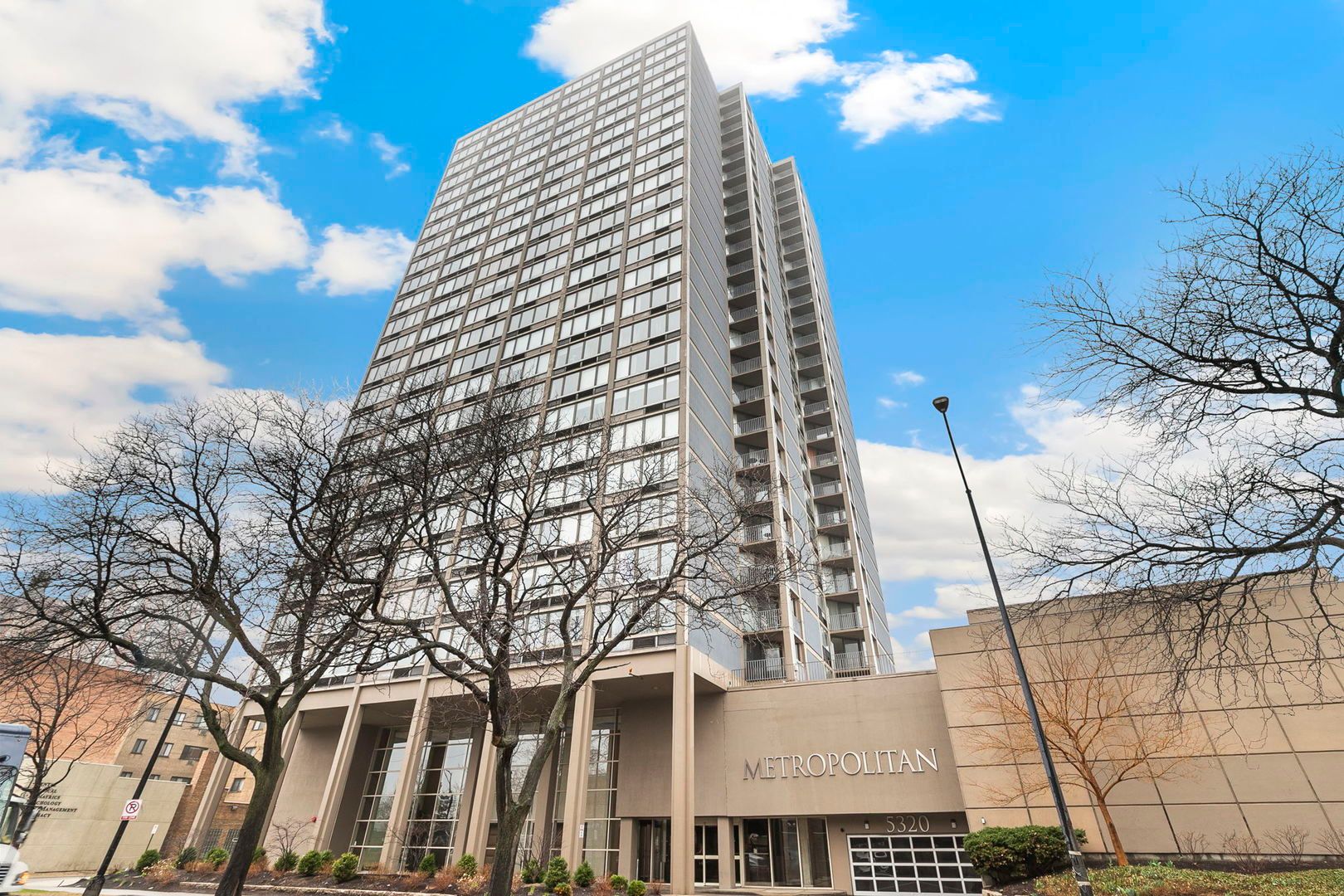 5320 N Sheridan Road #403 — Chicago, IL 60640