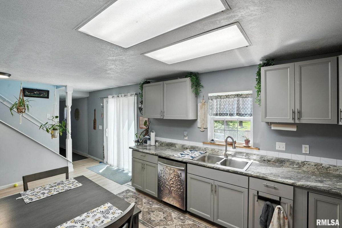 24776 178TH Street, Pleasant Valley, IA 52767