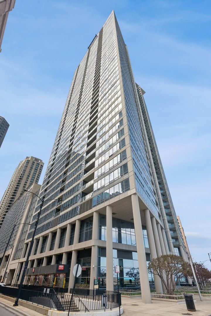 600 Lake Shore Drive, Chicago, IL 60611