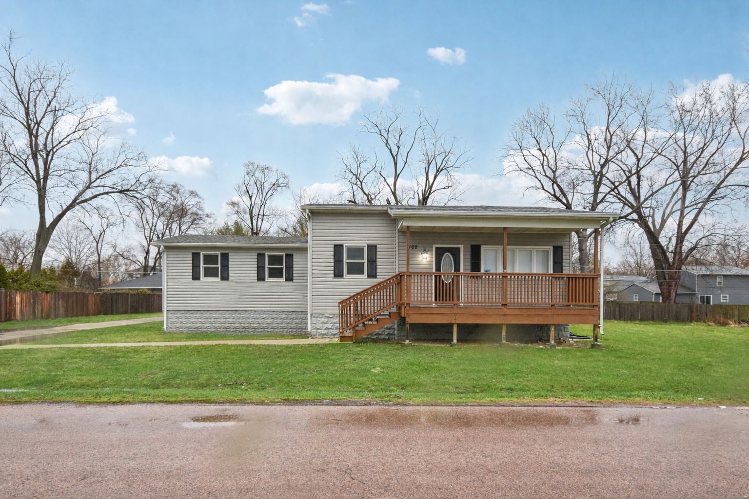 402 Lily Lane — Lakemoor, IL 60051