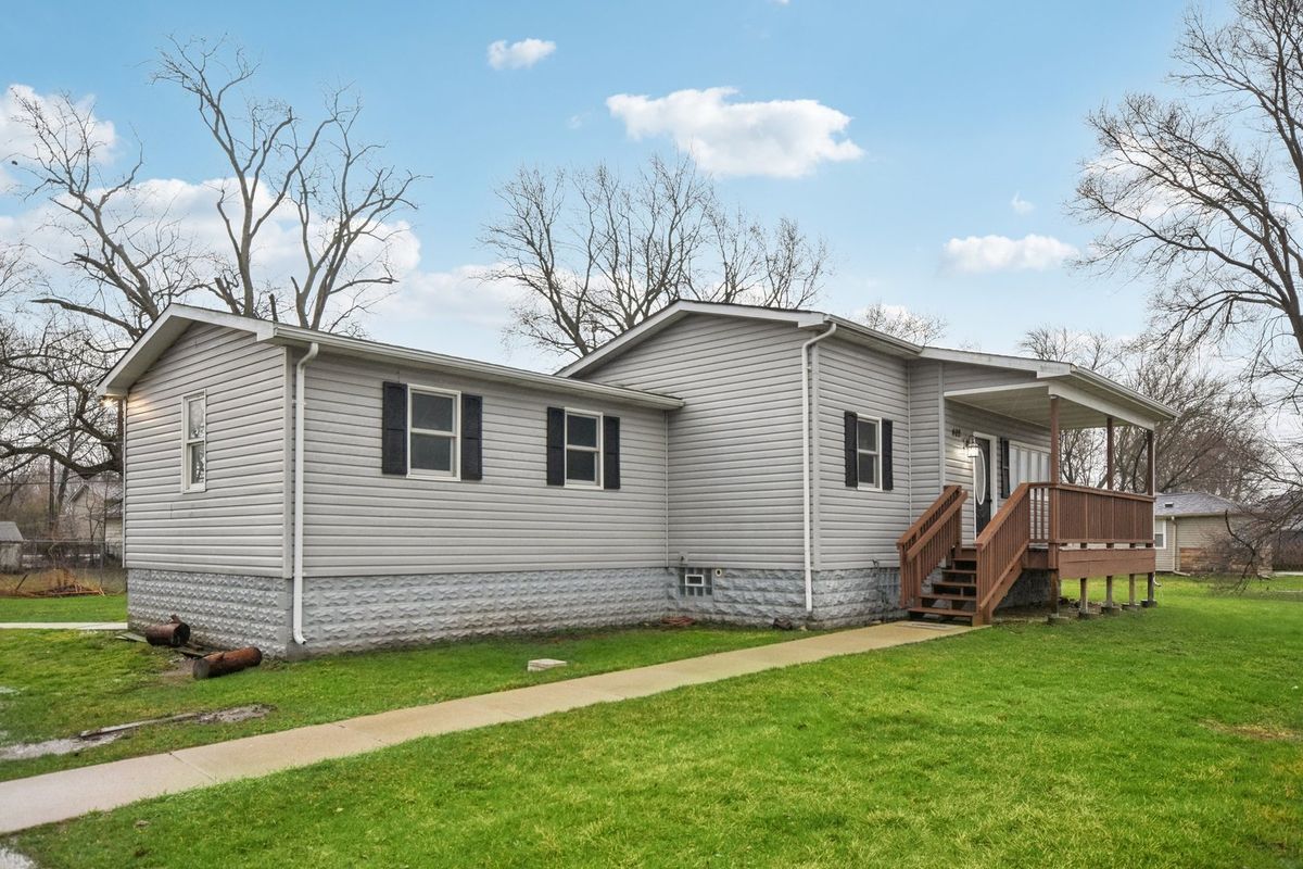402 Lily Lane, Lakemoor, IL 60051