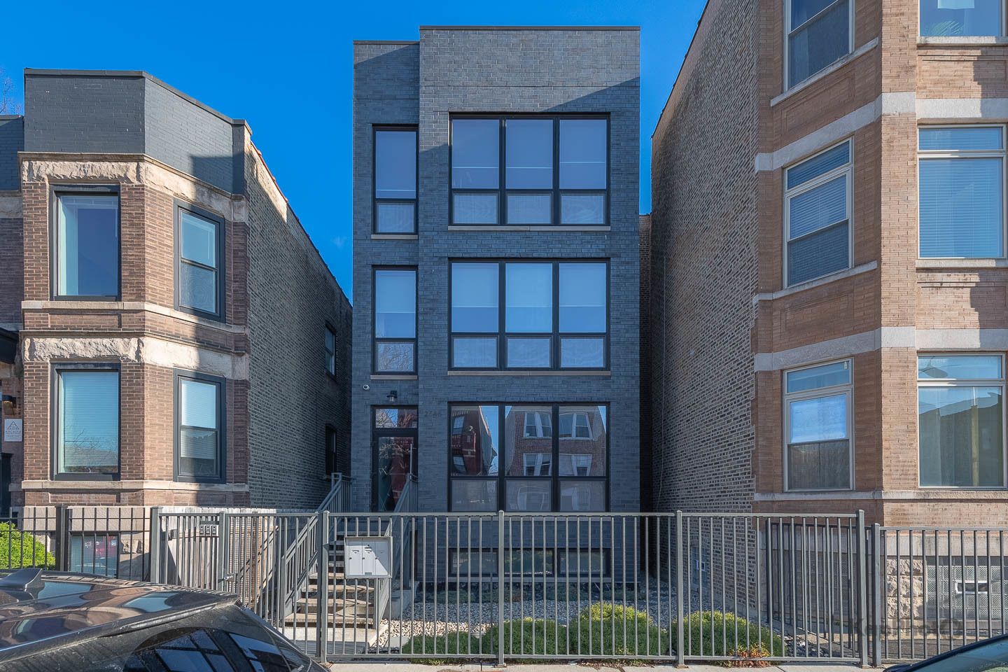 2646 W Augusta Boulevard #1 — Chicago, IL 60622