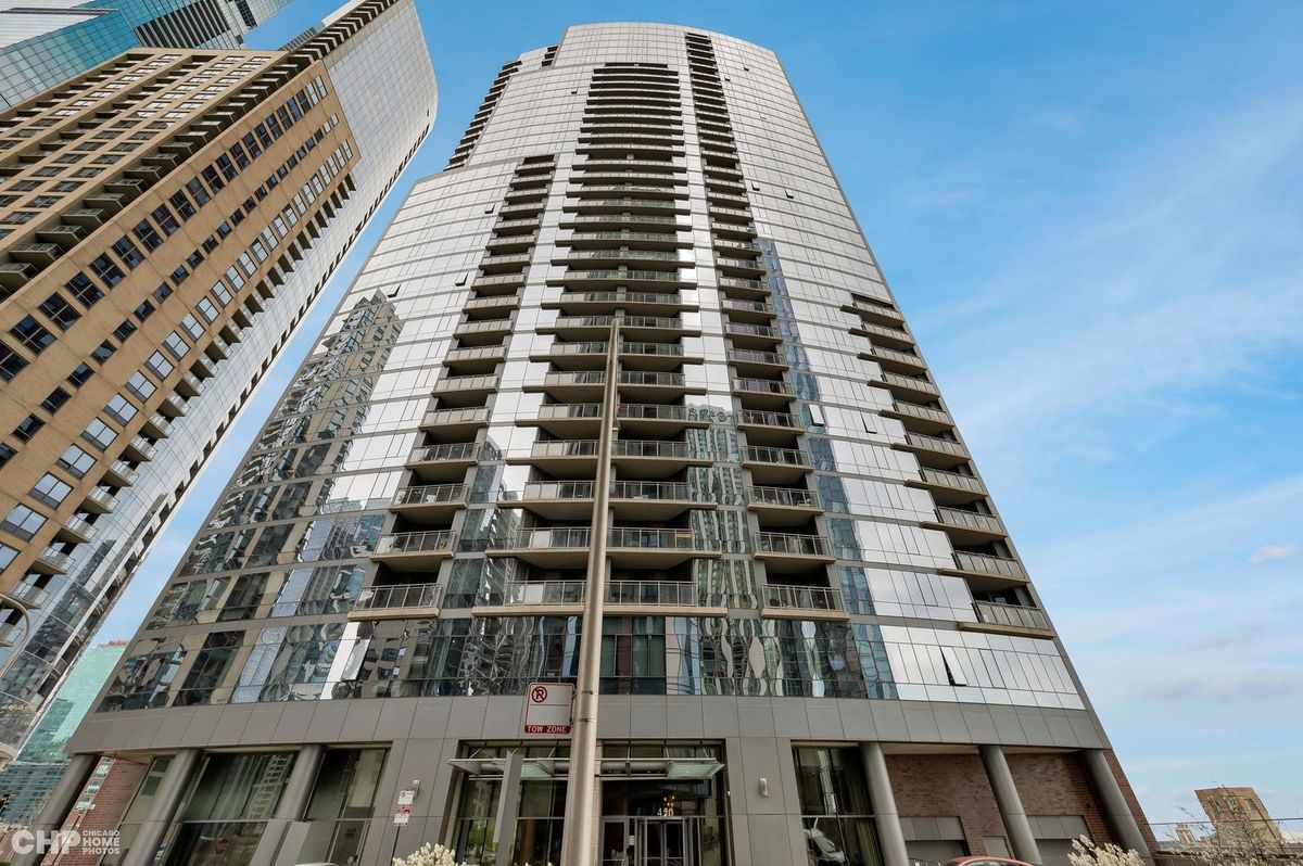 450 Waterside Drive, Chicago, IL 60601