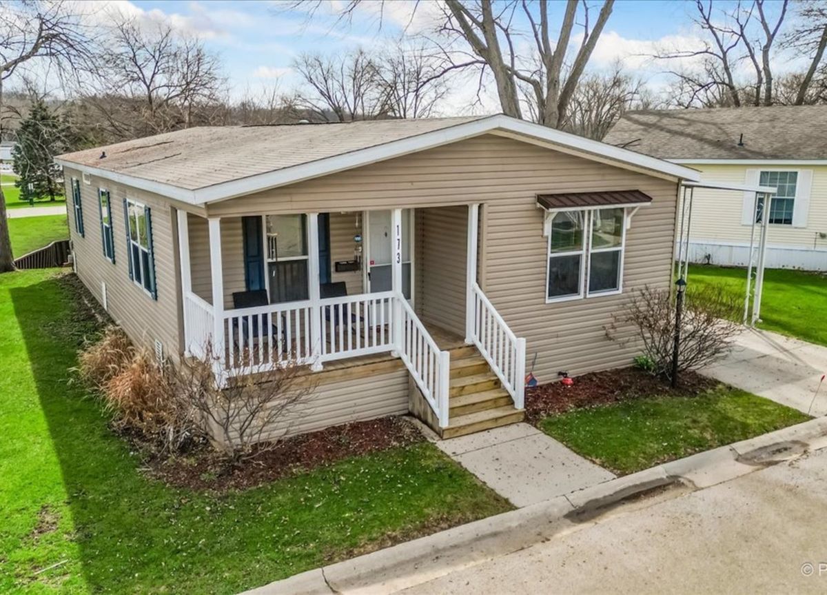 173 Northshore Road, Elgin, IL 60123