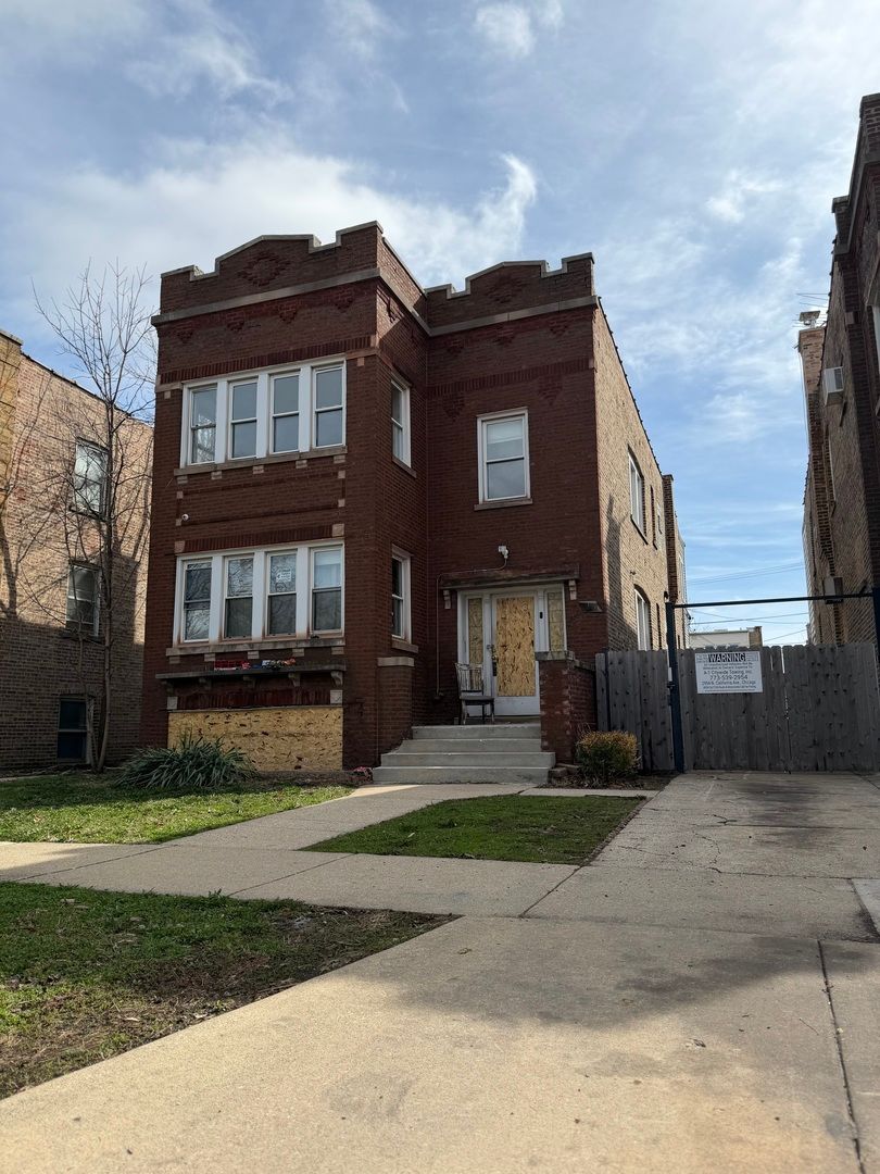 1905 Gunderson Avenue — Berwyn, IL 60402