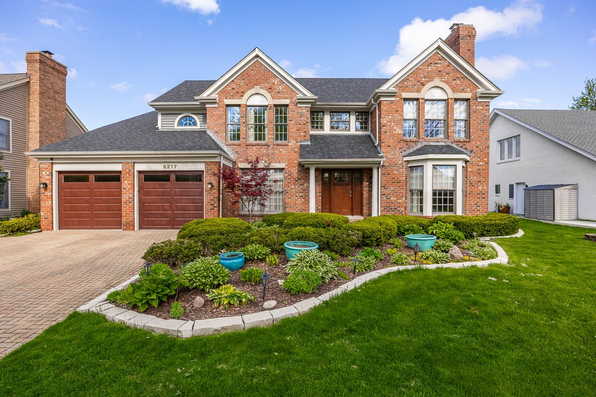8217 Pine Bluff Court, Darien, IL 60561