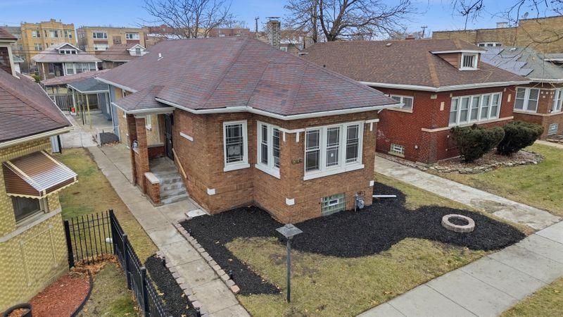 7724 S Chappel Avenue — Chicago, IL 60649