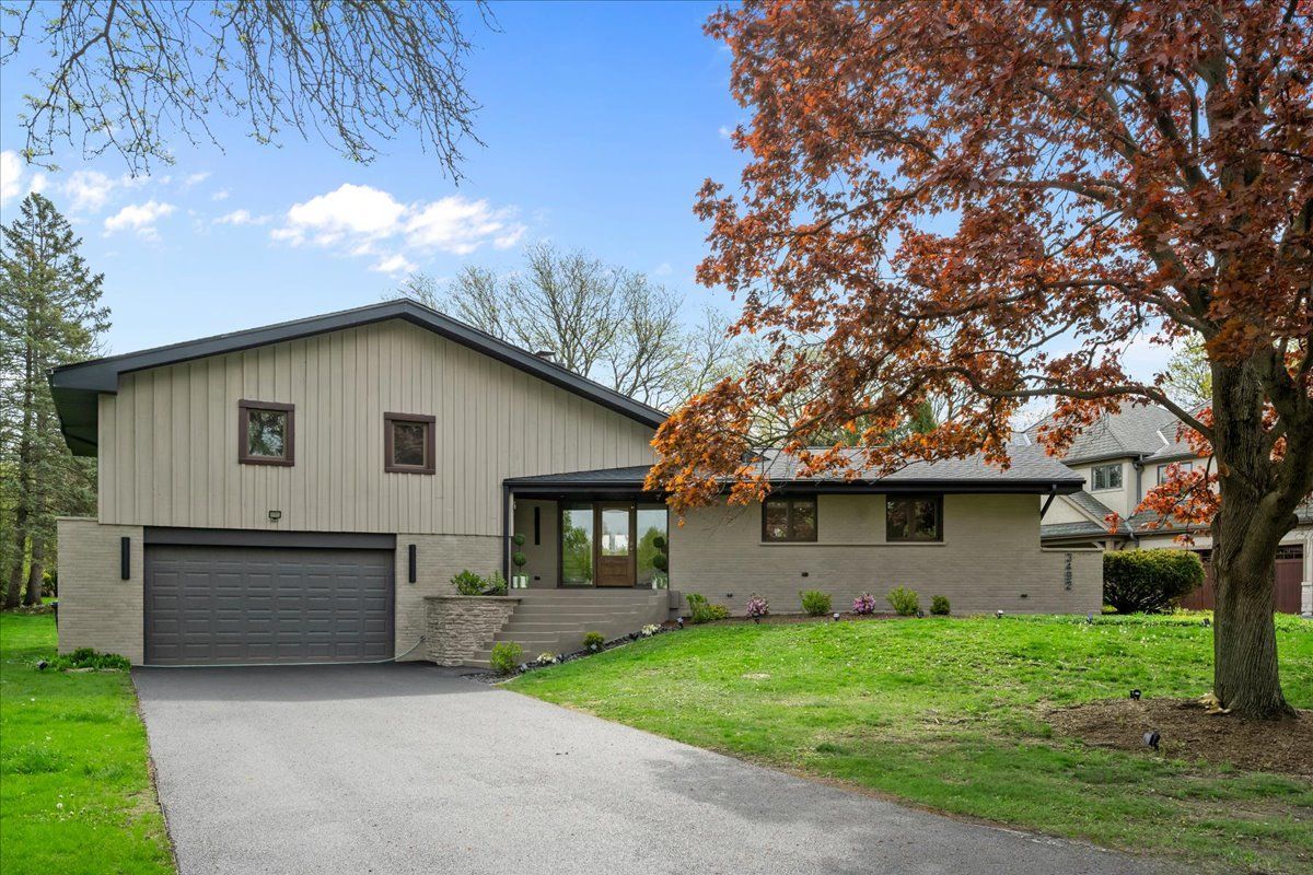 3492 Whirlaway Drive, Northbrook, IL 60062