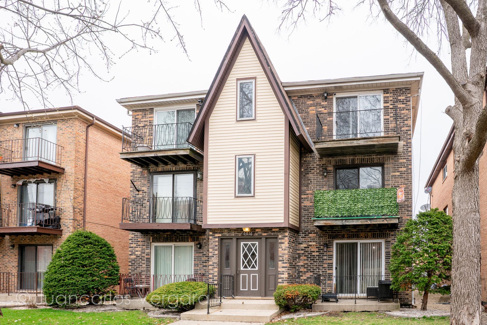 6616 W 64th Place #1E — Chicago, IL 60638
