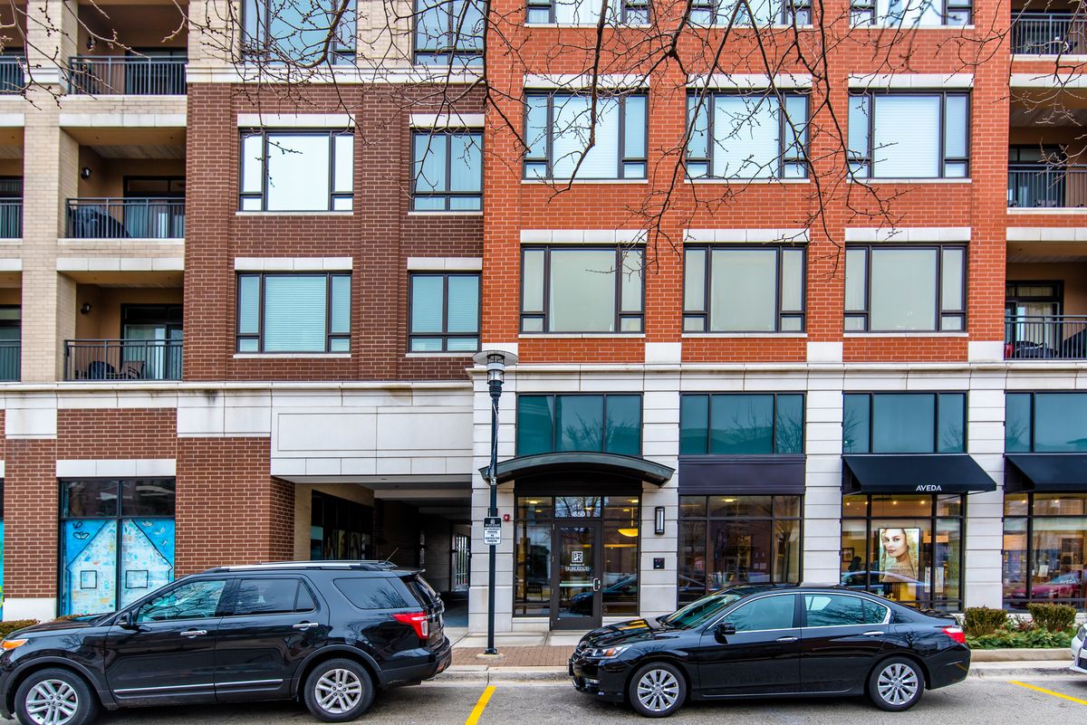 850 Village Center Drive, Burr Ridge, IL 60527