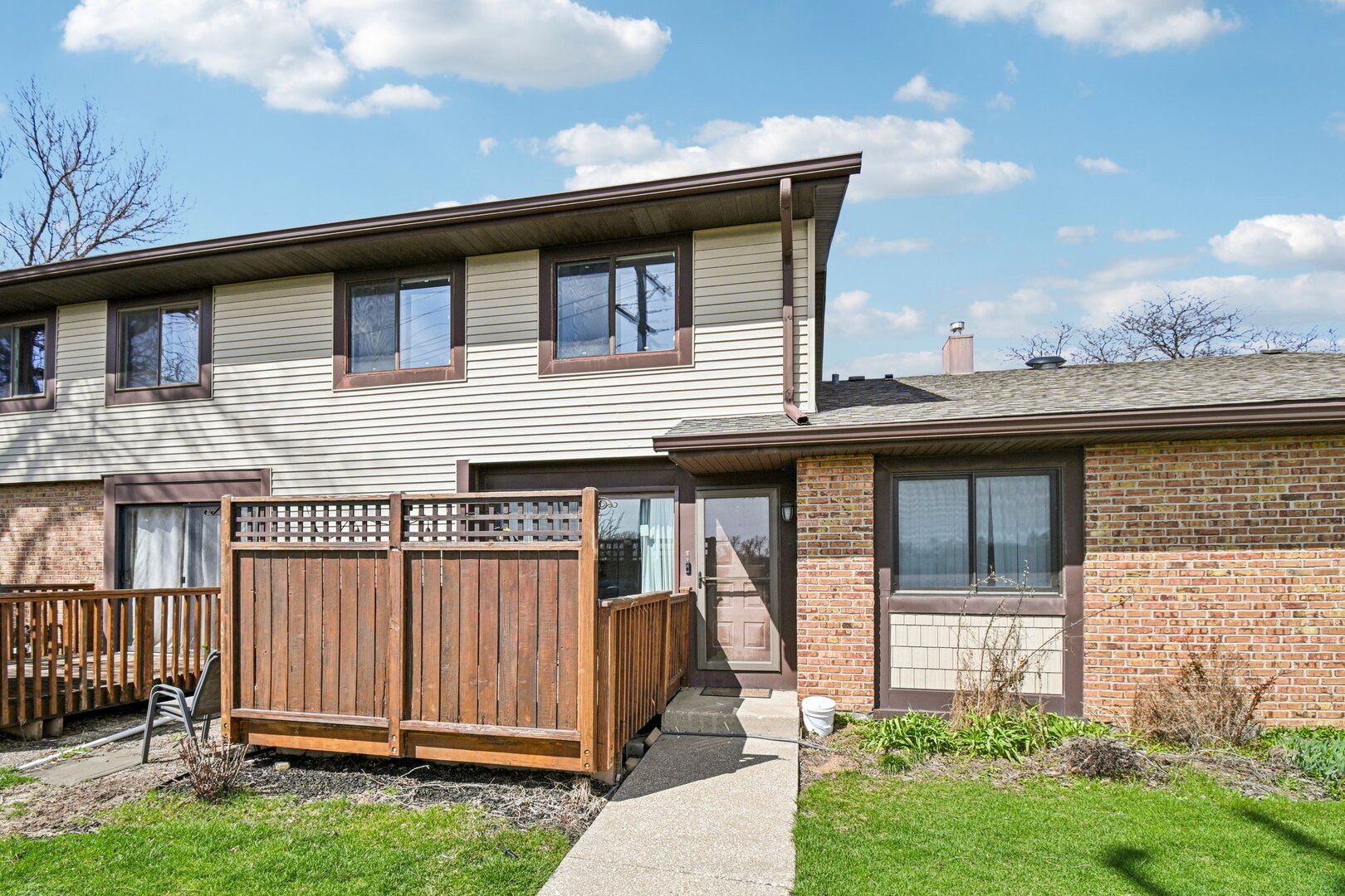 8338 Portsmouth Drive #B — Darien, IL 60561