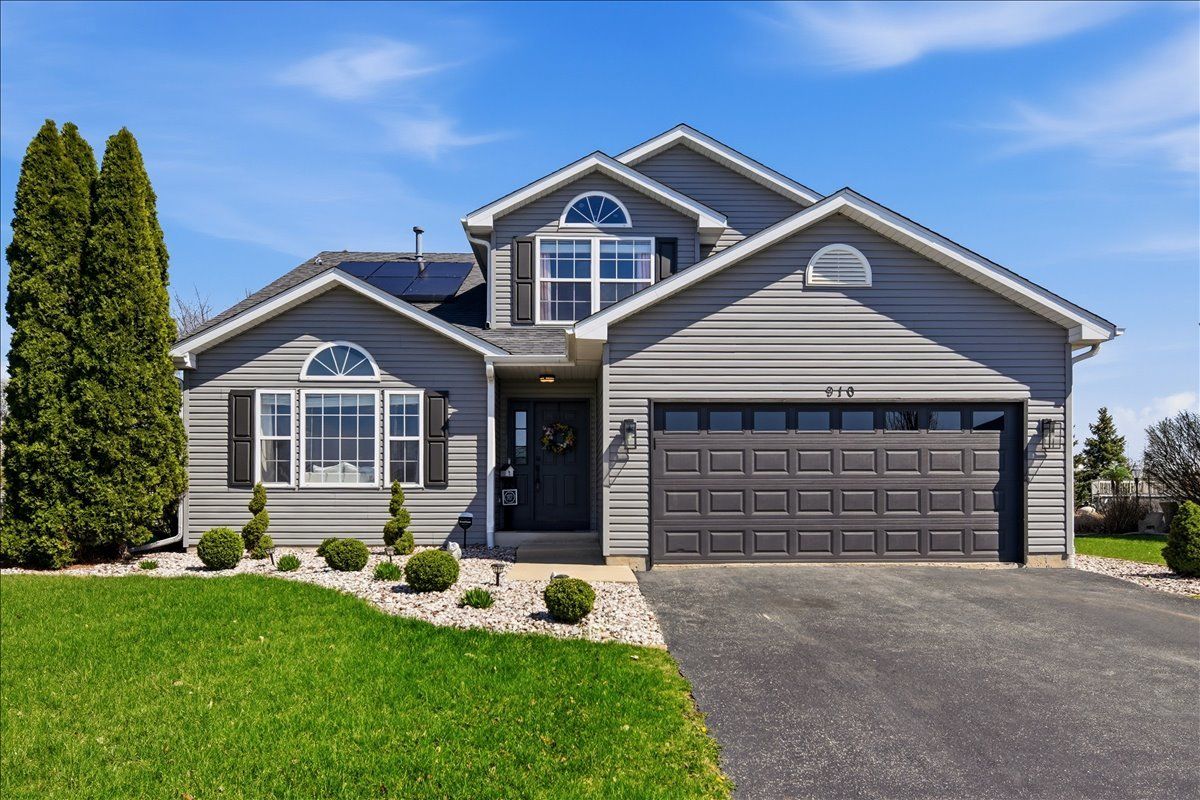 910 Shorewood Drive, Shorewood, IL 60404