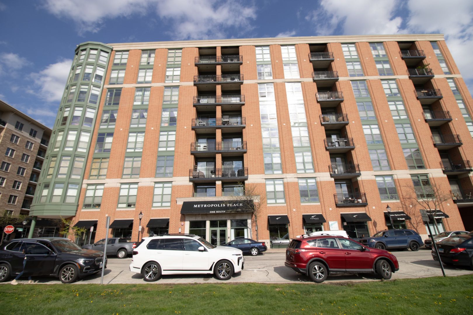 1 S Highland Avenue #306 — Arlington Heights, IL 60005