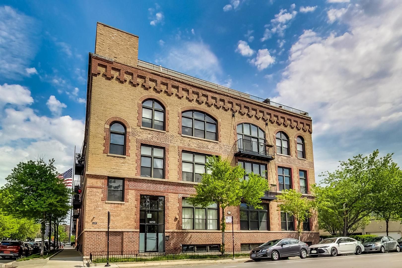 1050 W Hubbard Street #1B — Chicago, IL 60642