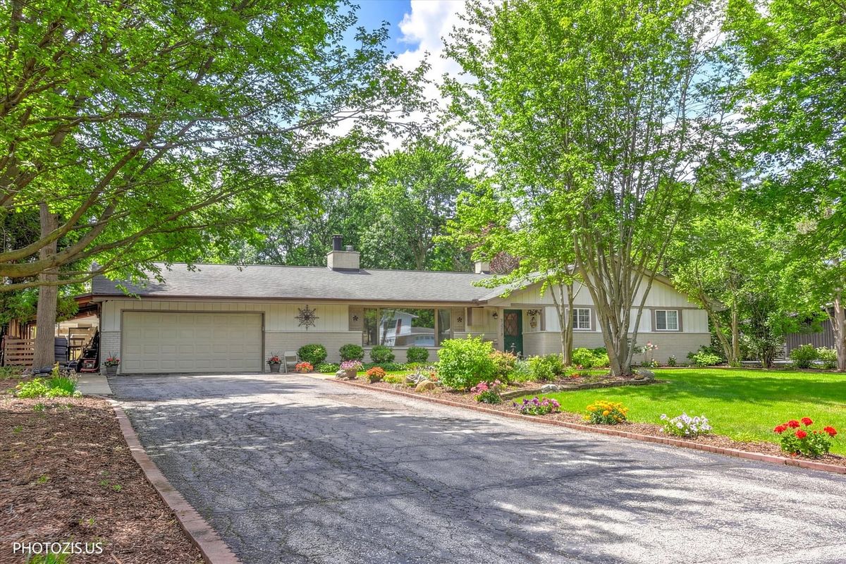 6405 Walkup Lane, Crystal Lake, IL 60014