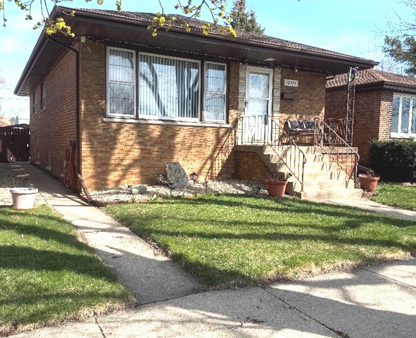 10955 S Mackinaw Avenue — Chicago, IL 60617