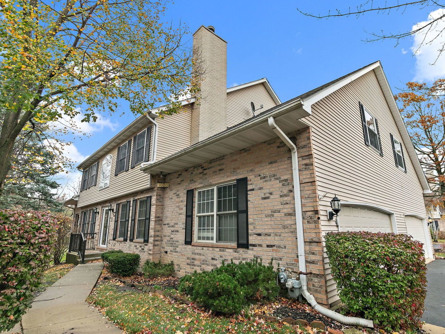1465 Laurel Oaks Drive — Streamwood, IL 60107