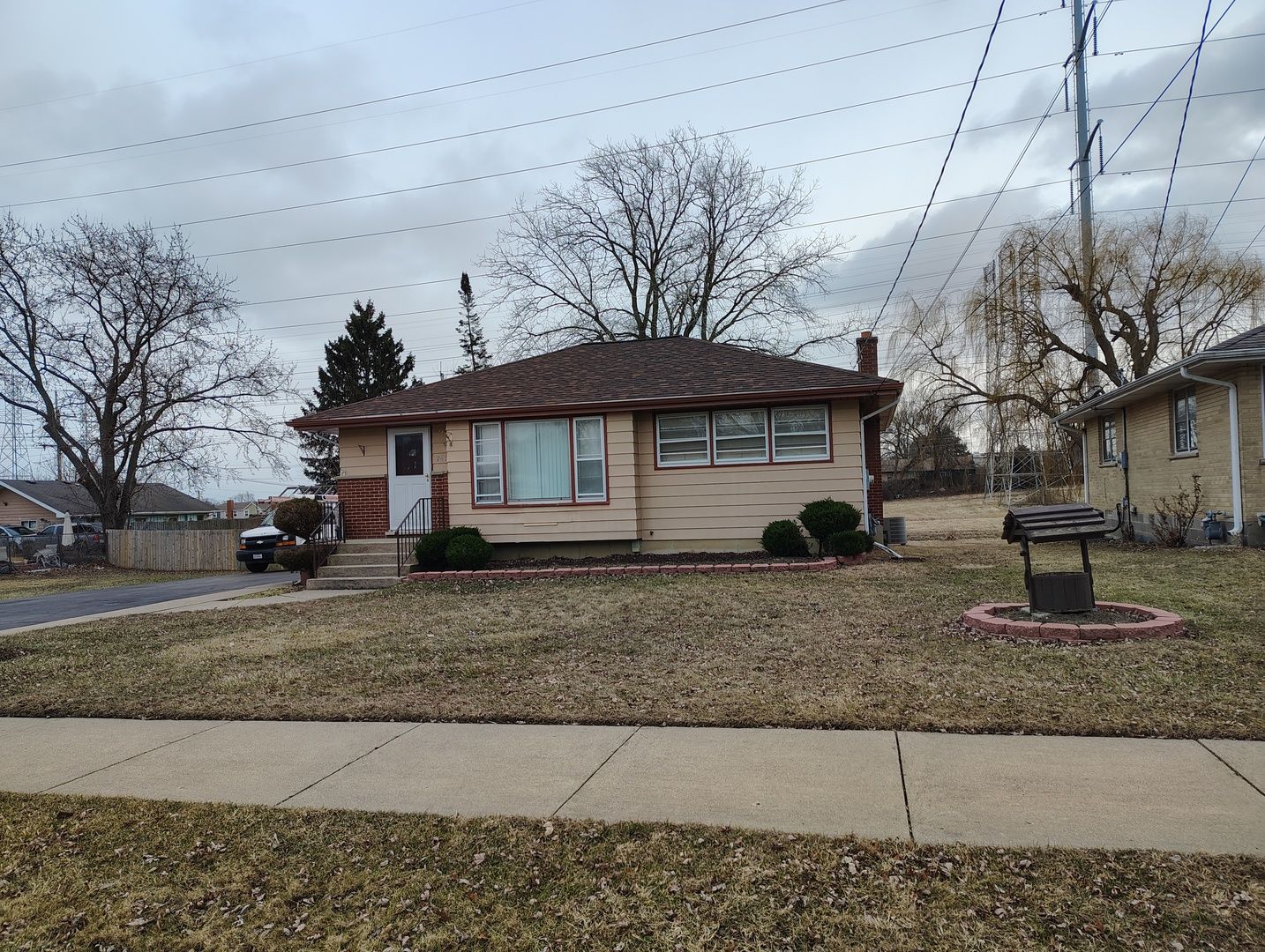 2617 W Greenwood Avenue — Waukegan, IL 60087