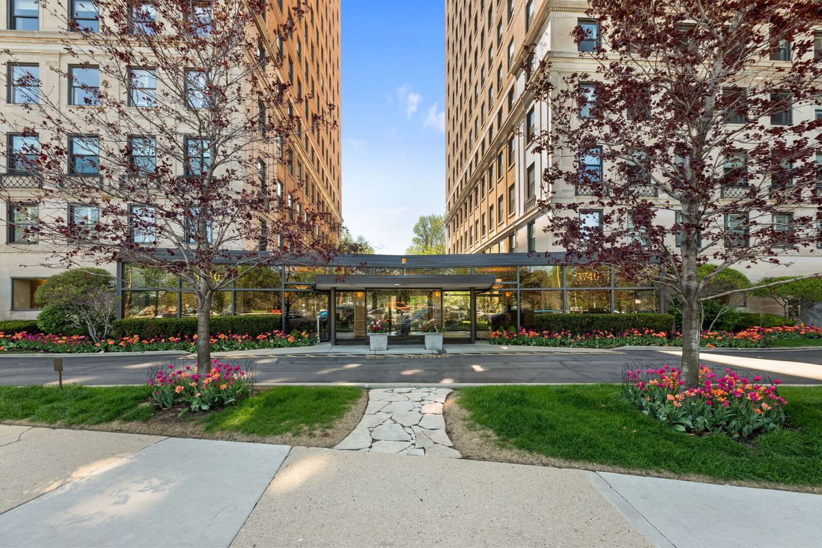 3730 Lake Shore Drive, Chicago, IL 60613