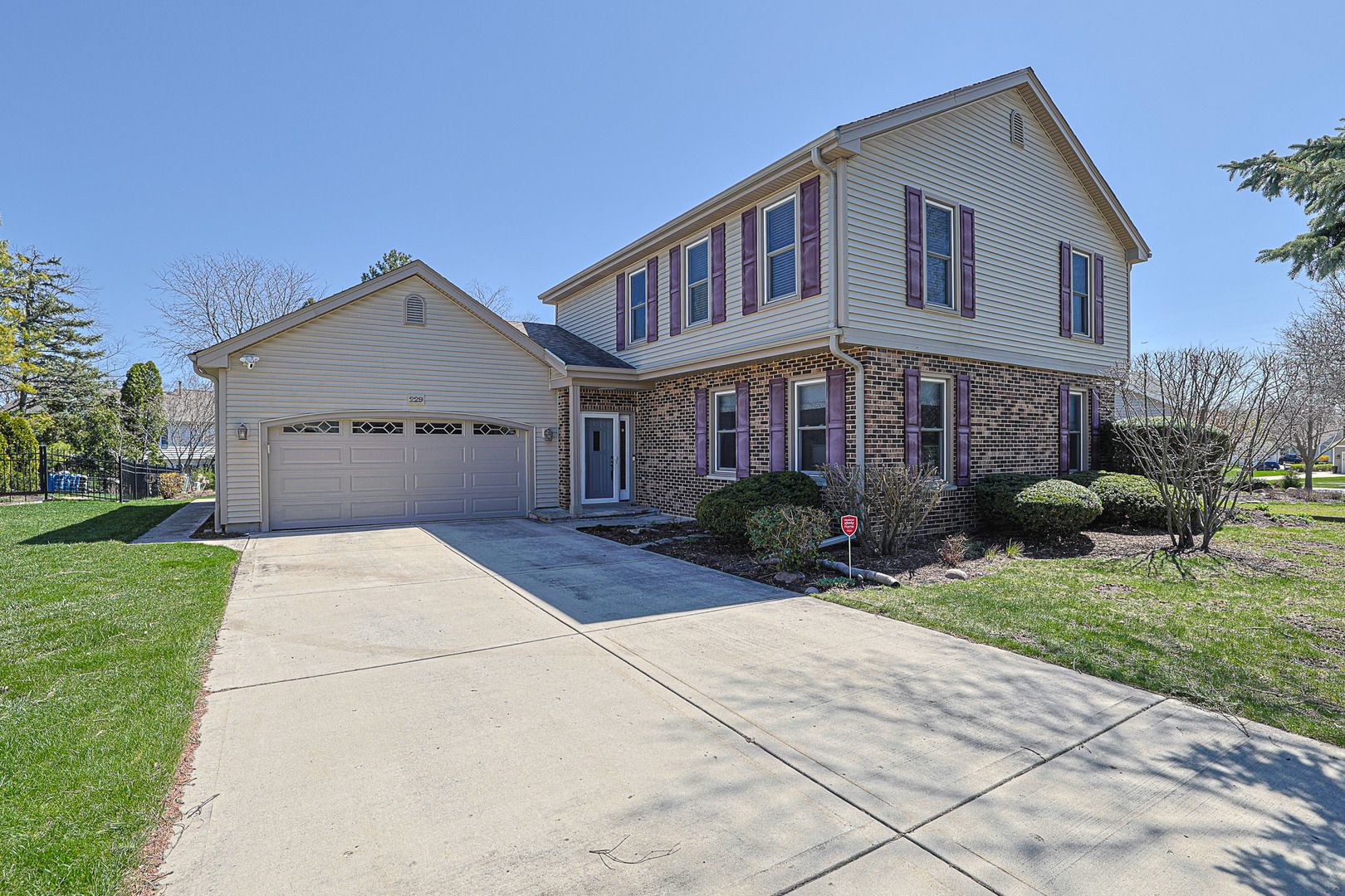 229 Tudor Lane — Schaumburg, IL 60193