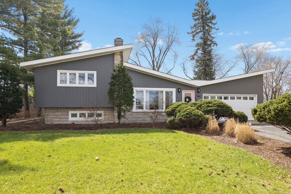 1904 Douglas Street, Joliet, IL 60435