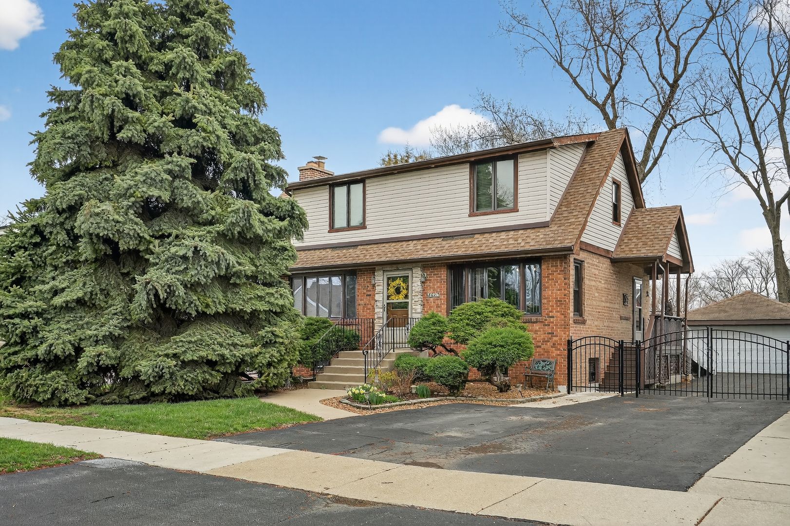 8021 S Lavergne Avenue — Burbank, IL 60459