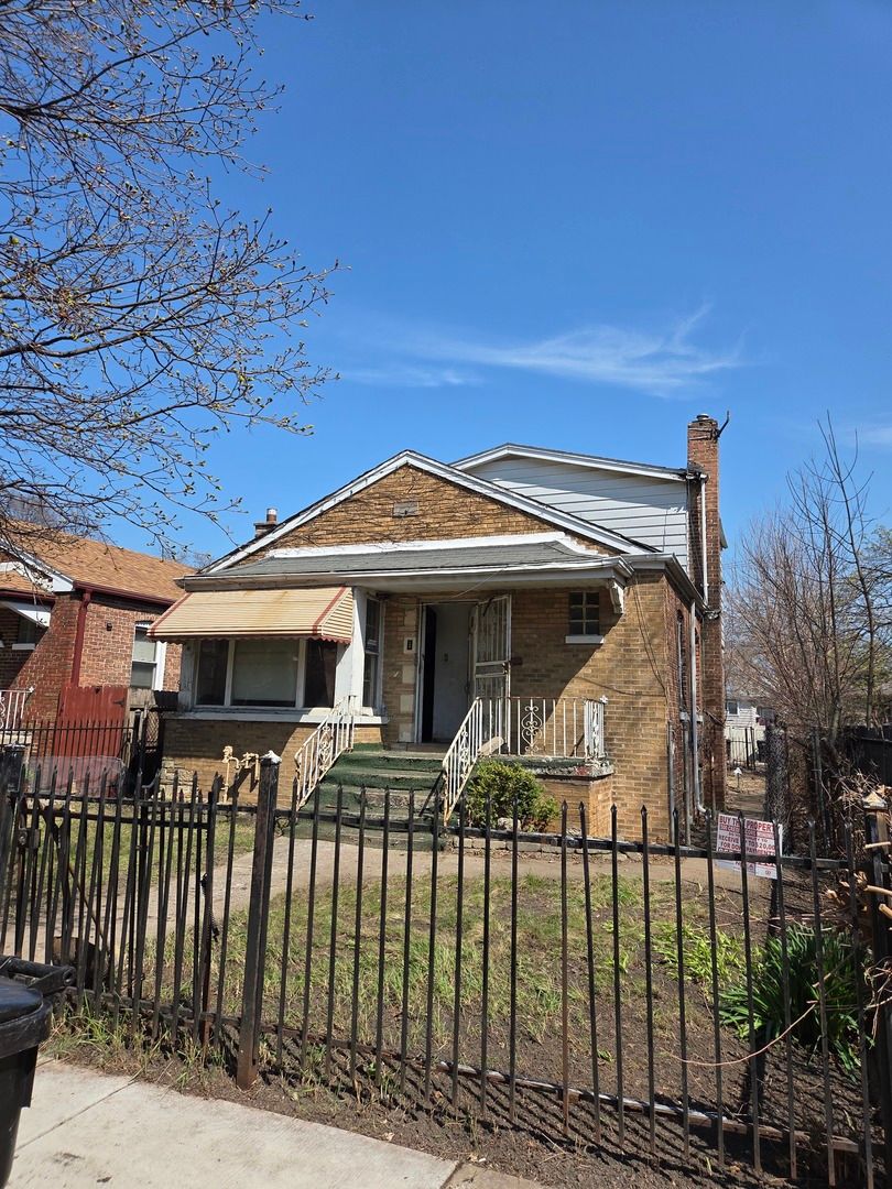 10511 S yates Avenue — Chicago, IL 60617