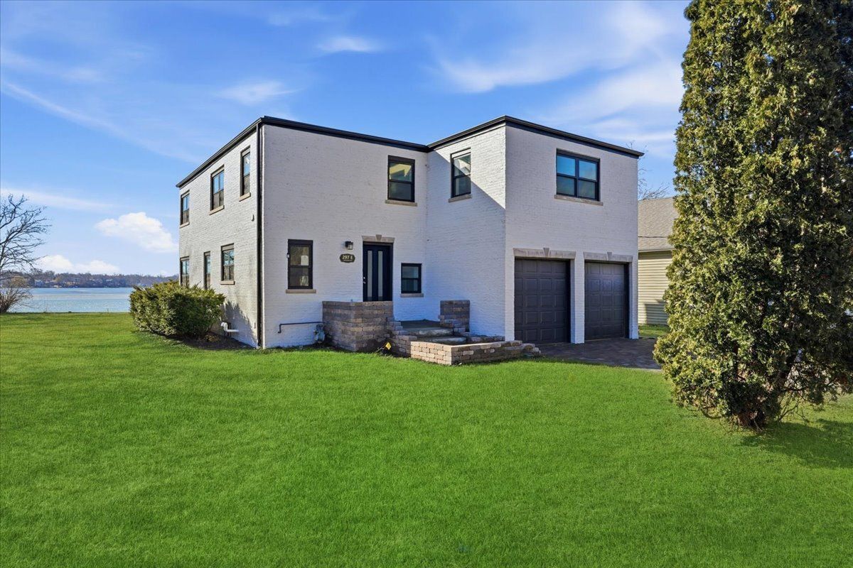 297 Lakeview Avenue, Round Lake Beach, IL 60073