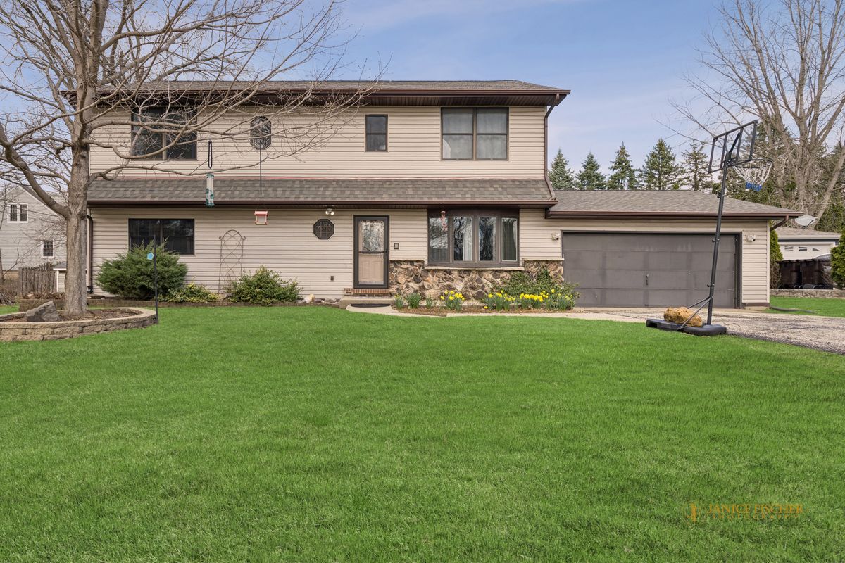 306 Juniper Road, Island Lake, IL 60042