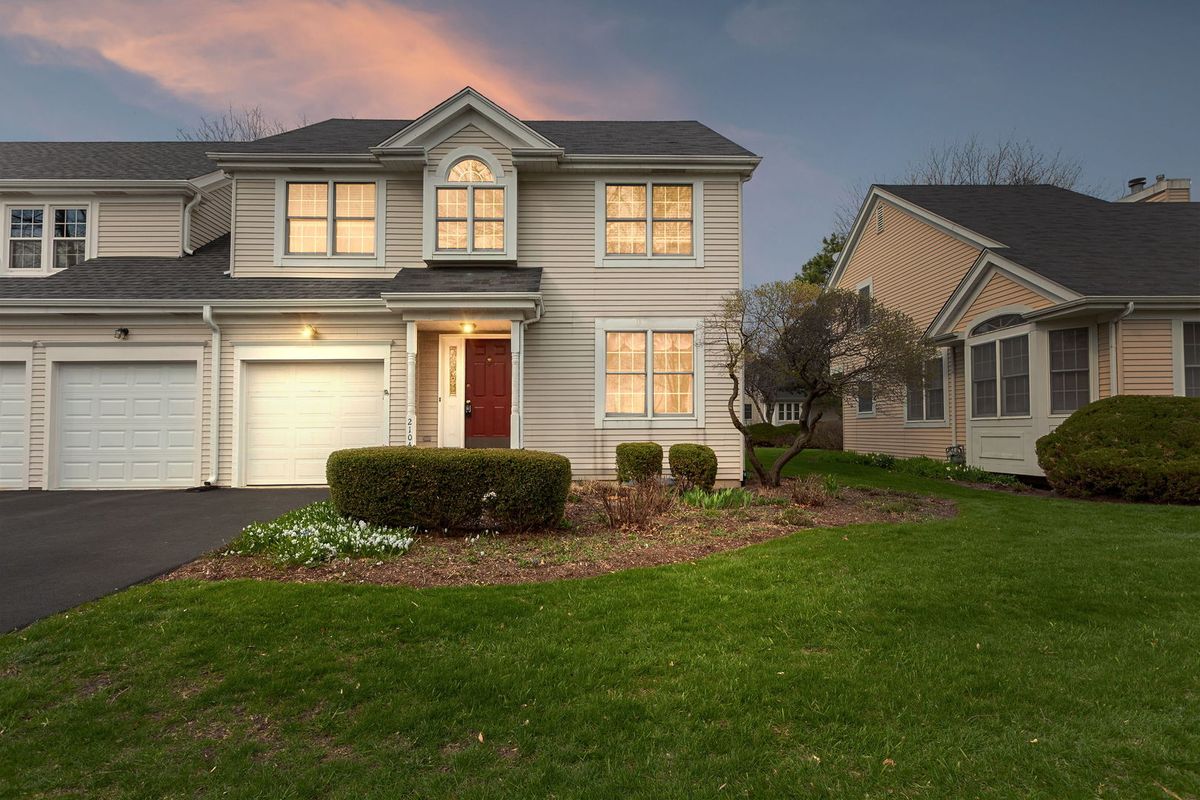 2104 Foxfield Road, St. Charles, IL 60174