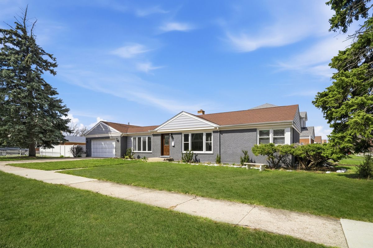 794 LINCOLN Avenue, Des Plaines, IL 60018