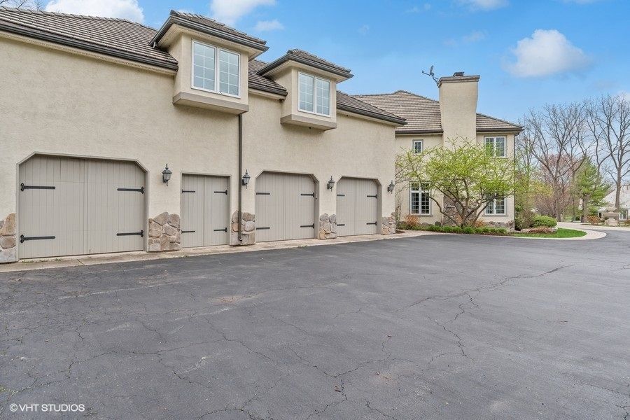 6N161 SURREY Road, Wayne, IL 60184
