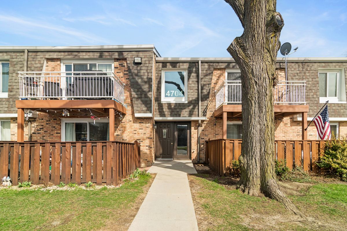 4704 Euclid Avenue, Rolling Meadows, IL 60008