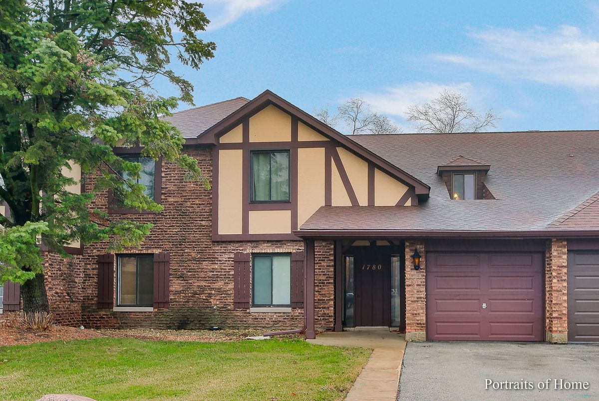 1780 Gloucester Court, Wheaton, IL 60189