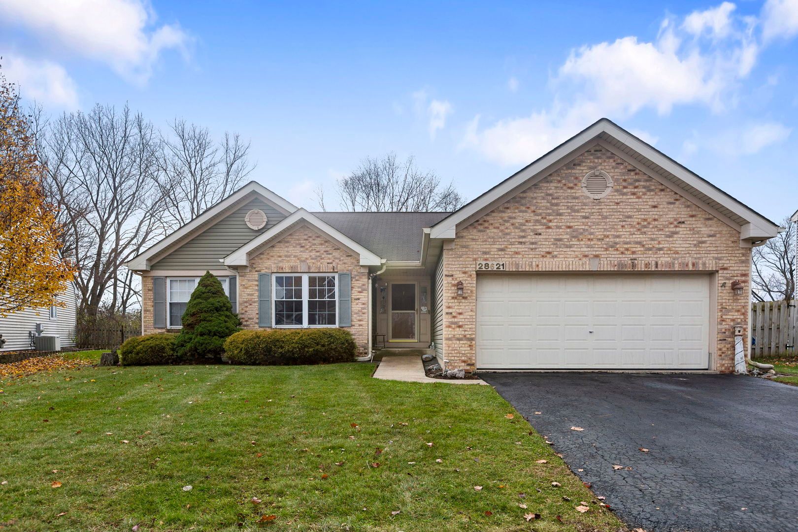 28621 Wagon Trail Road — Lakemoor, IL 60051
