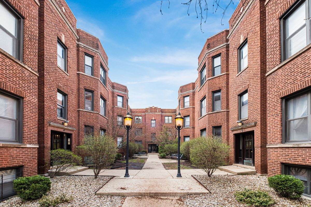 901 Cornelia Avenue, Chicago, IL 60657