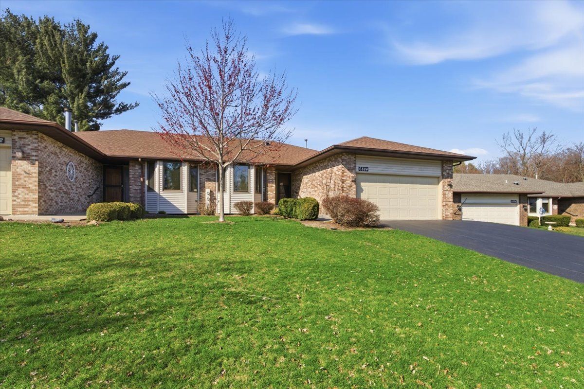 6884 Redansa Drive #2B — Rockford, IL 61108