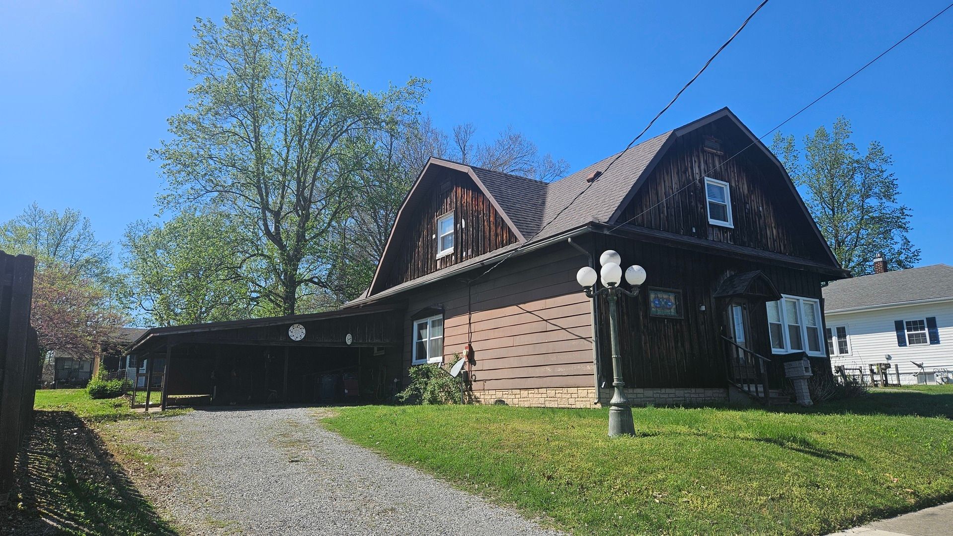 906 Barham Avenue N — Johnston City, IL 62951