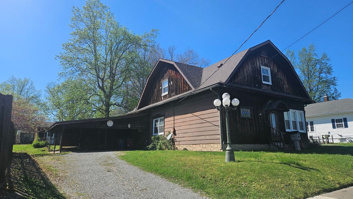 906 Barham Avenue, Johnston City, IL 62951