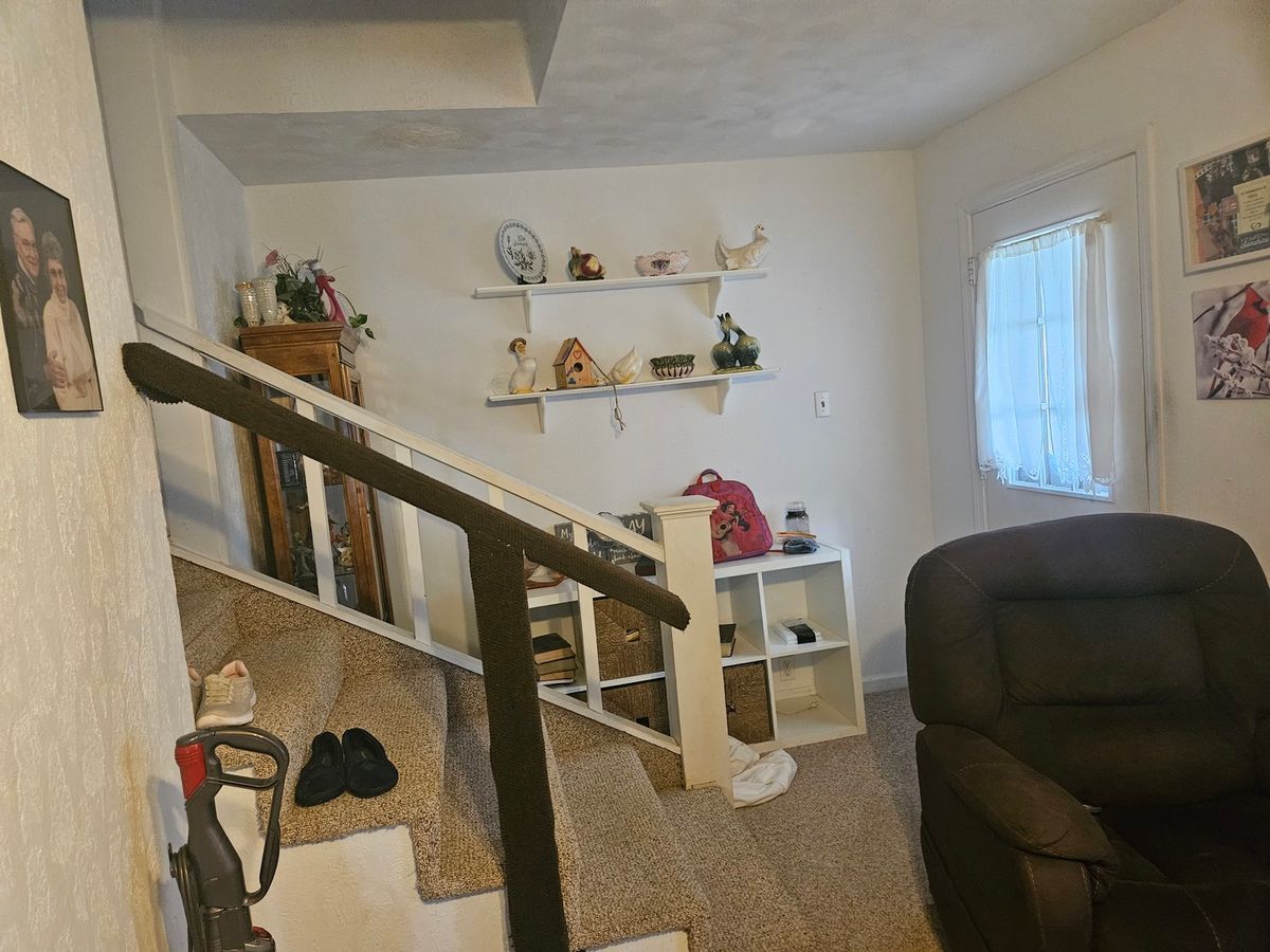 906 Barham Avenue N, Johnston City, IL 62951