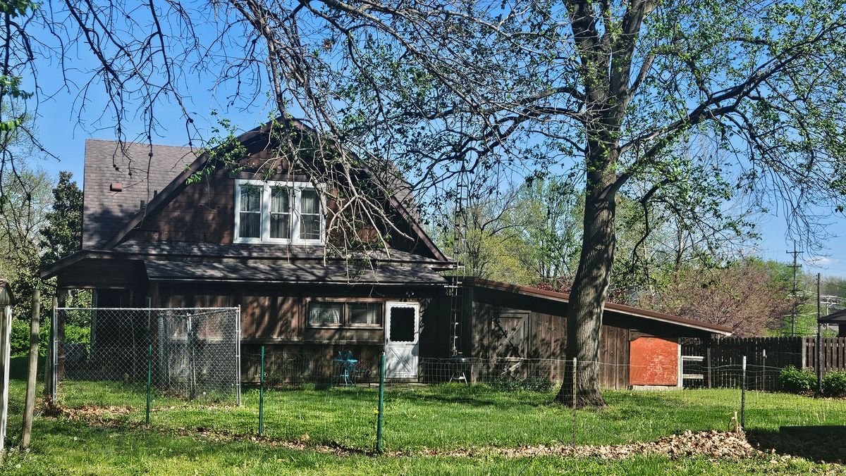 906 Barham Avenue N, Johnston City, IL 62951