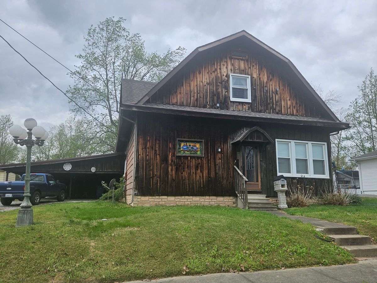 906 Barham Avenue N, Johnston City, IL 62951
