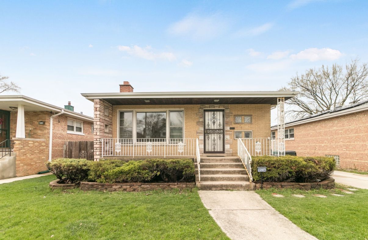 9534 S Sacramento Avenue — Evergreen Park, IL 60805