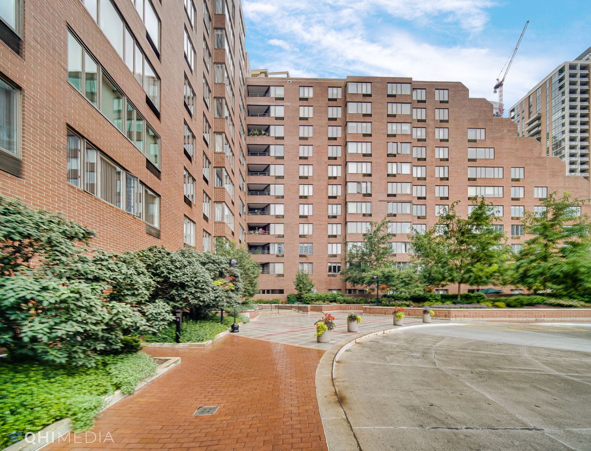 801 Plymouth Court, Chicago, IL 60605