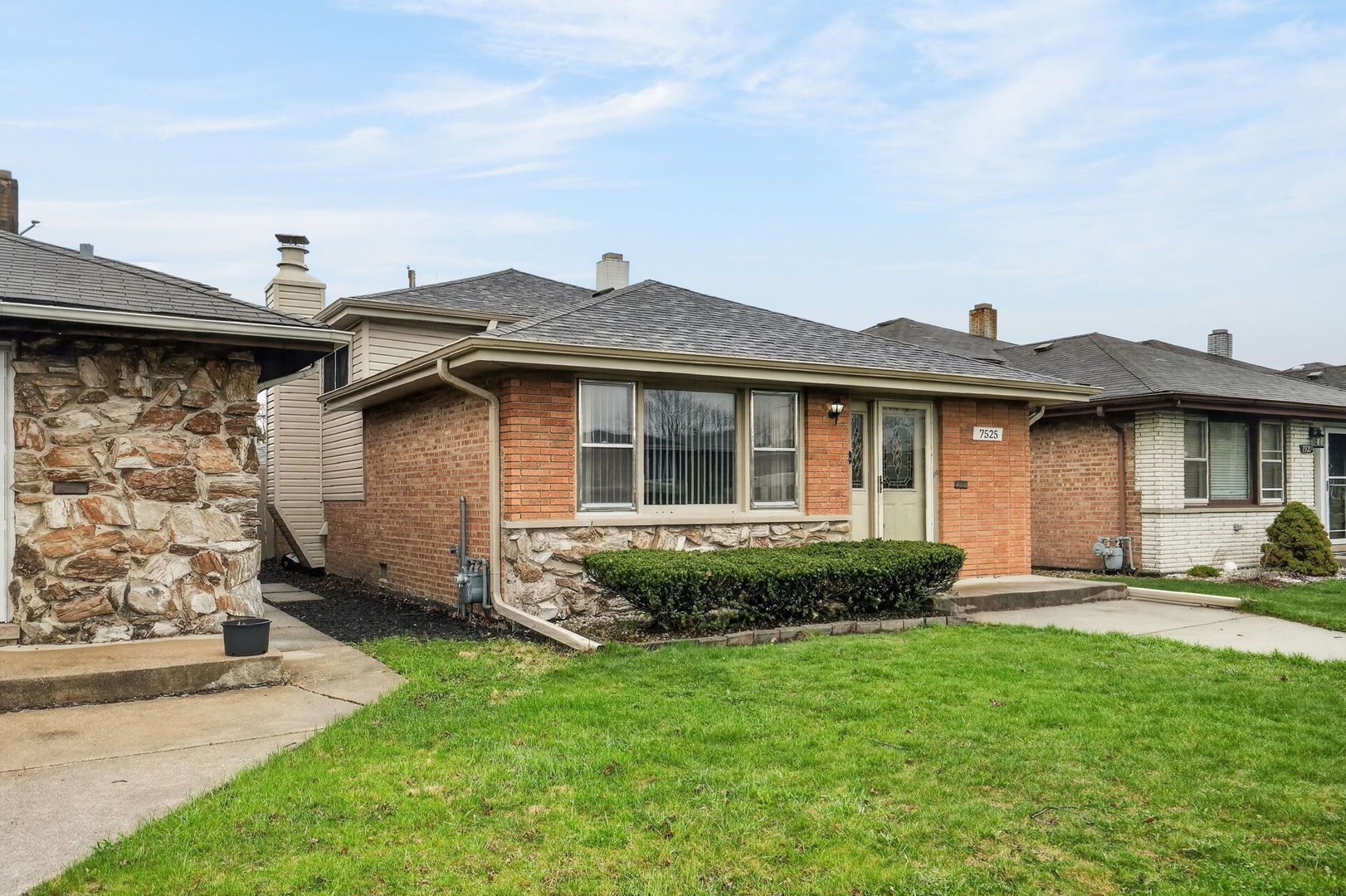 7525 Lorel Avenue — Burbank, IL 60459
