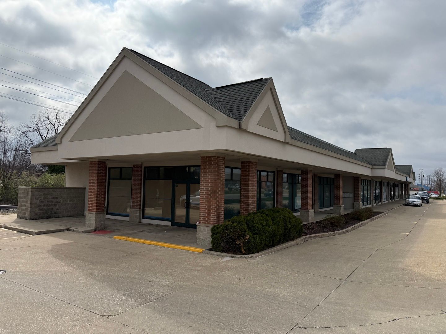 2020 S Neil Street — Champaign, IL 61820