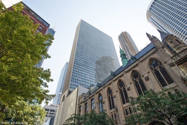 111 E Chestnut Street #25F — Chicago, IL 60611