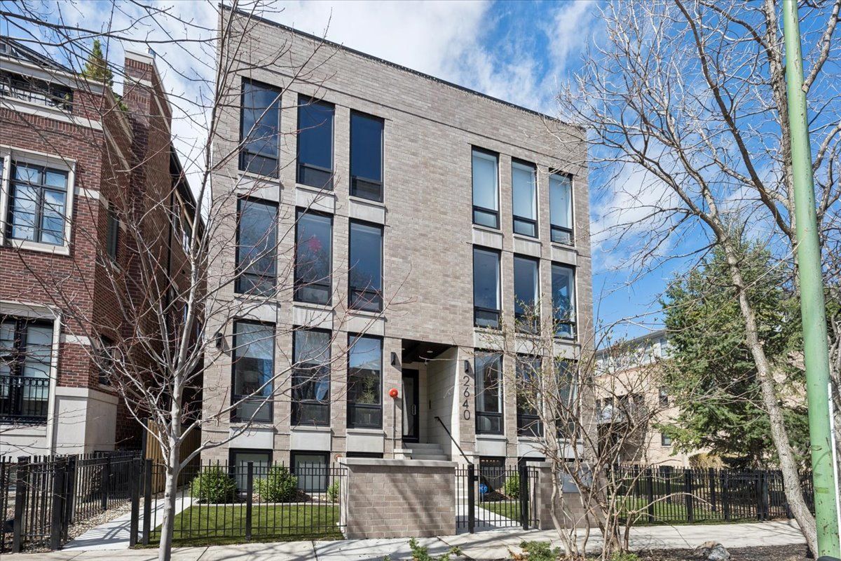 2640 N Bosworth Avenue #1N — Chicago, IL 60614