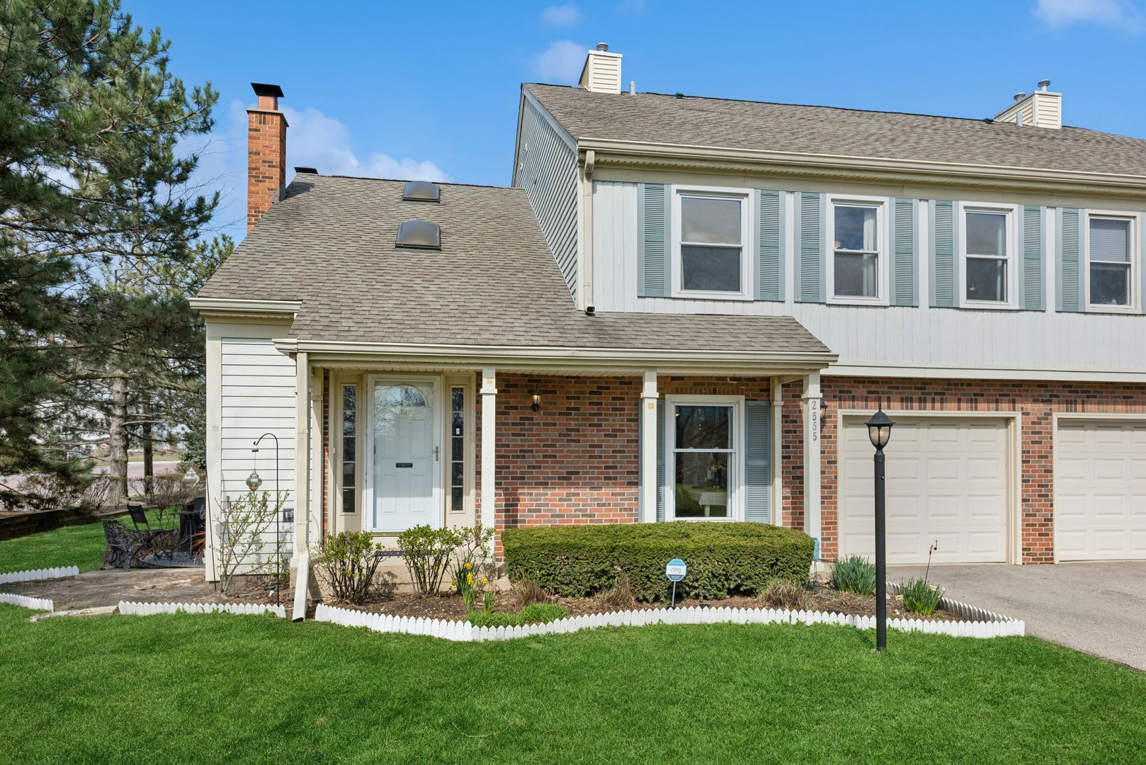 2555 College Hill Circle — Schaumburg, IL 60173
