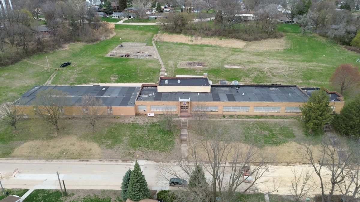 1850 S Bluff Boulevard, Clinton, IA 52732